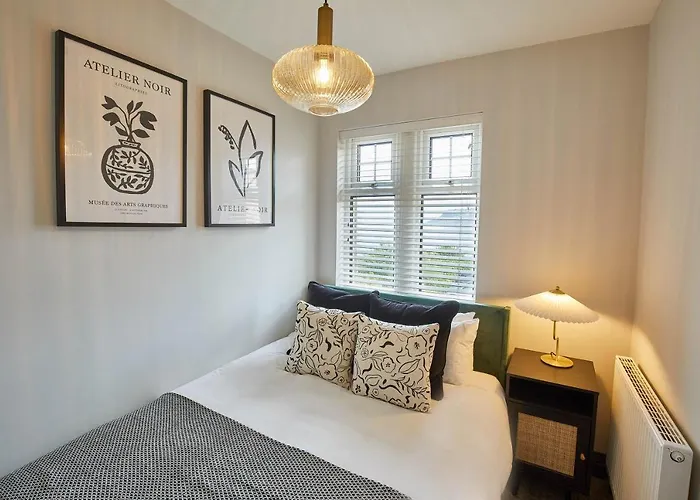Host & Stay - Raven House